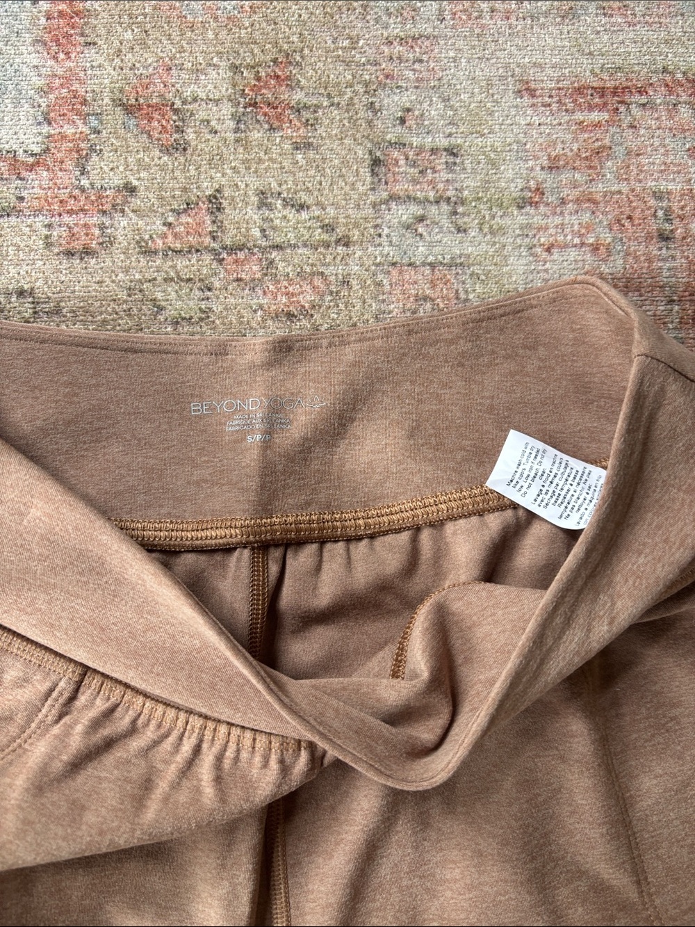 NWT Beyond Yoga Desert Sand Spacedye Move Up 3" Short - Picture 3 of 6